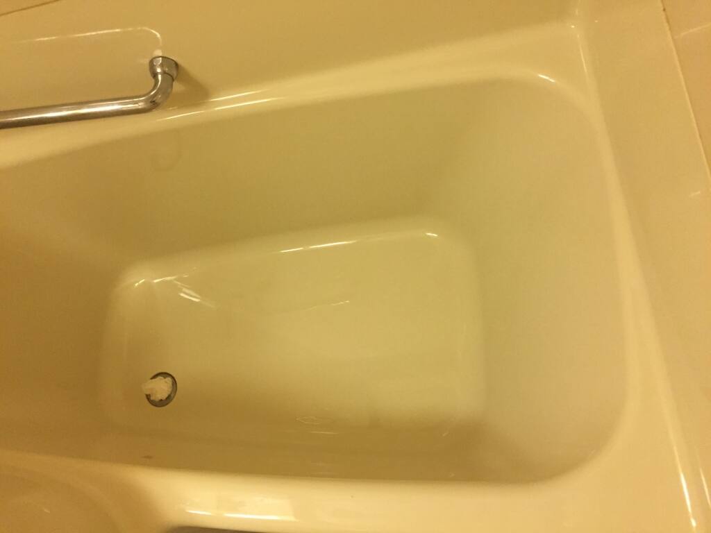 浴槽の黒ずみ落とし後