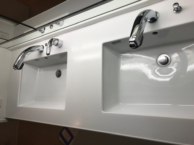 ���ʑ�N���[�j���O�|���{�H��